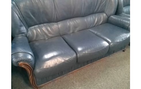 CANAPE BLEU AVEC 2 FAUTEUILS BLEUS (QLQS TACHES)