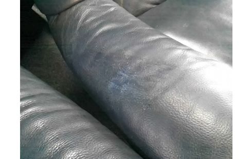 CANAPE BLEU AVEC 2 FAUTEUILS BLEUS (QLQS TACHES)