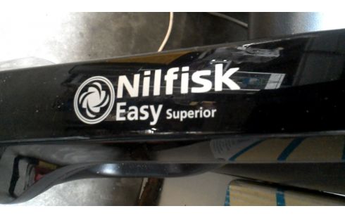 ASPIRADOR ESCOBA NILFISK NEGRO