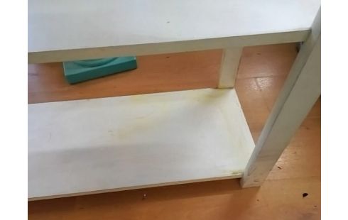 ETAGERE BLANCHE (TACHES)