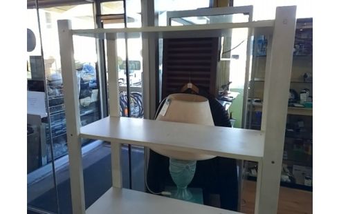 ETAGERE BLANCHE (TACHES)