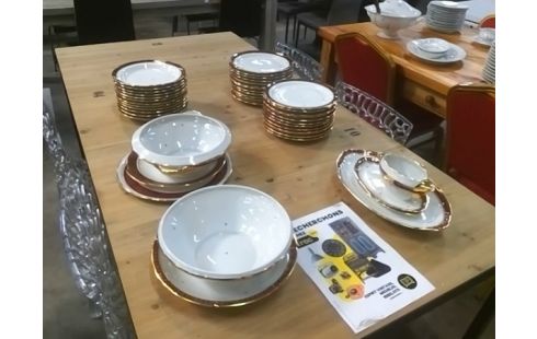 SERVICE DE TABLE GRENAT ET DOREE