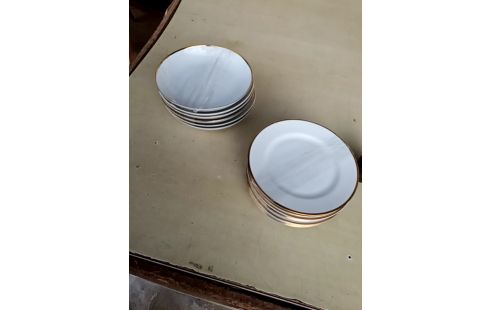 LOT DE ASSIETTES LISERÉ DORÉ