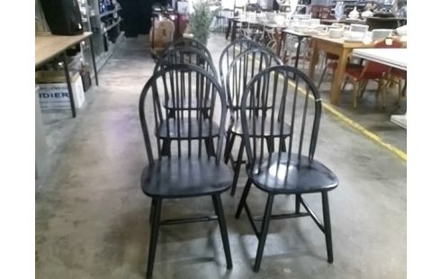 6 CHAISES NOIRES TYPE WESTERN