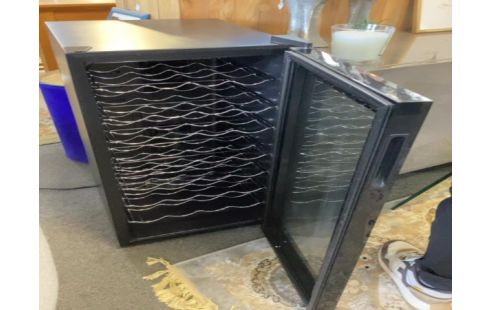 CAVE A VIN VIGNOBLE 28 BOUTEILLES