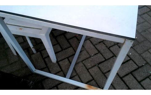 TABLE DE JARDIN BLANCHE METAL