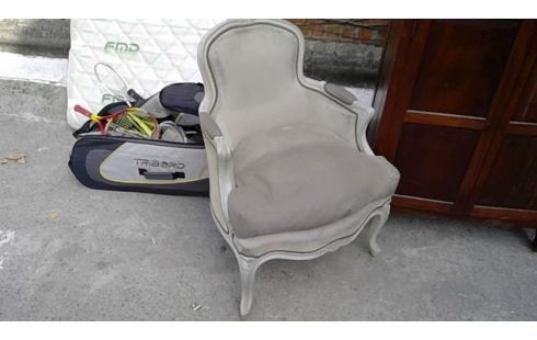 FAUTEUIL DE STYLE EN