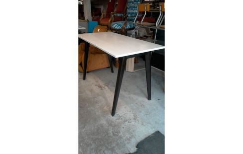 MANGE DEBOUT PLANTEAU  CERUSE