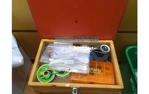 SIEGE DE PECHE AVEC ACCESSOIRES