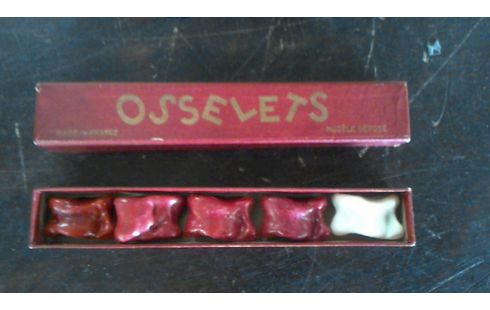 JEU D'OSSELETS DANS SA BOITE