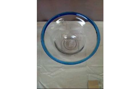 SCHALE GLAS MIT BLAUEM RAND