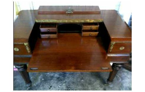 SECRETAIRE
