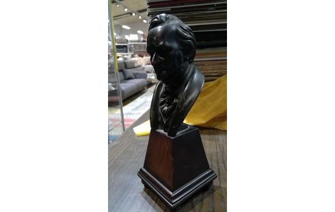 BUSTE EN BRONZE