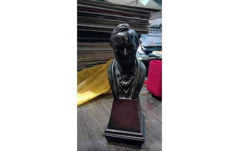BUSTE EN BRONZE