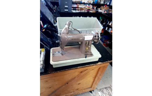 MACHINE A COUDRE + ACC RES