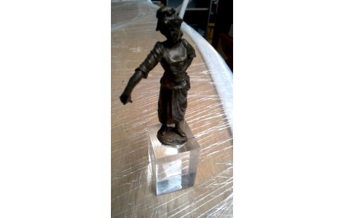 STATUETTE BRONZE PLEXIGLAS