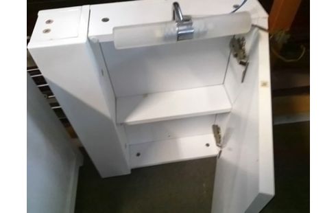 ARMOIRE A PHARMACIE AVEC RANGEMENT SUR LE COTE