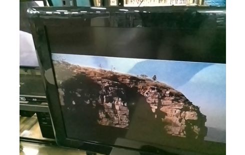 TELEVISEUR PHILIPS FULL HD AVEC TELECOMMANDE (+ SUPPORT MURAL)