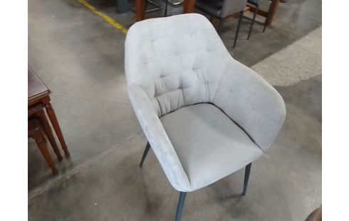 FAUTEUIL GRIS CAPITONNÉ