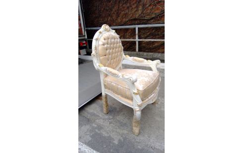 FAUTEUIL STYLE BAROQUE TISSU CLAIR