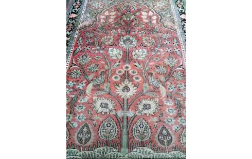 TAPIS ROSE NOIR THUYA