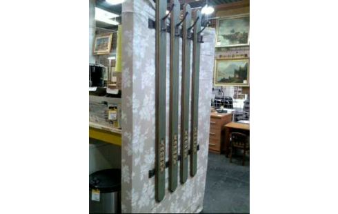 GARDEROBE <VOGLAUER> HOLZ VERZIERT TÜRKIS