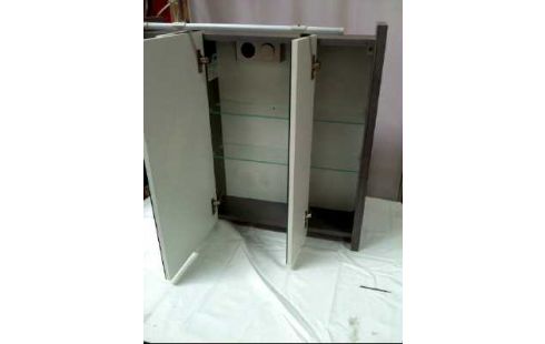 SPIEGELSCHRANK MIT BELEUCHTUNG