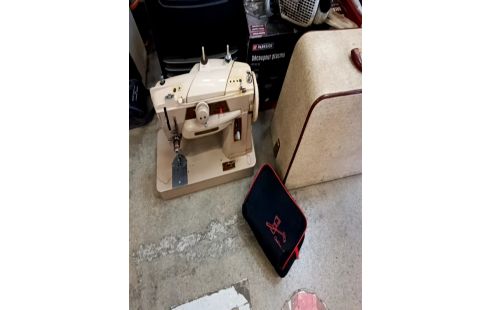 MACHINE A COUDRE SINGER + ACC RSV