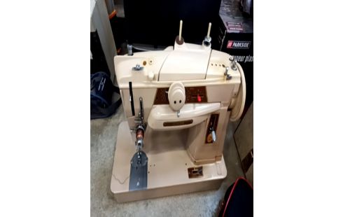 MACHINE A COUDRE SINGER + ACC RSV