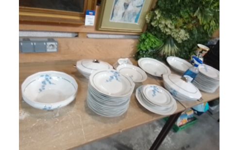 SERVICE DE TABLE BLANC ET FLEURS