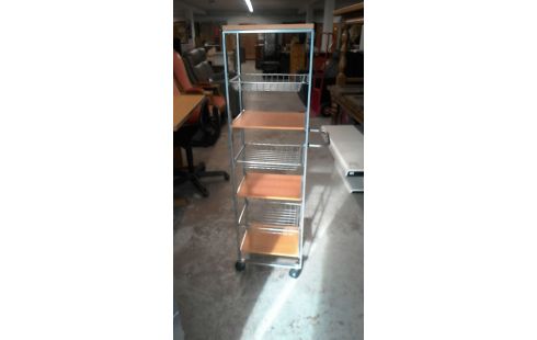 BIJZETTAFEL OP WIELTJES