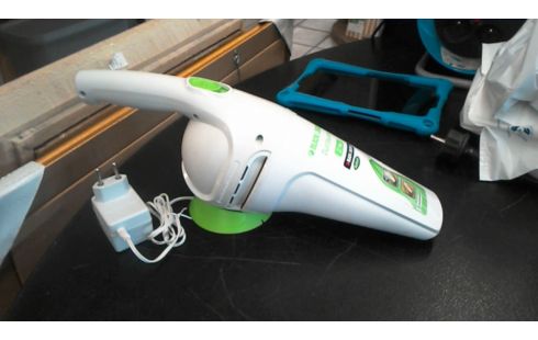 ASPIRADOR DE MESA BLACK ET DECKER COMPLETO
