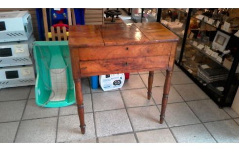 COIFFEUSE NOYER 19EME