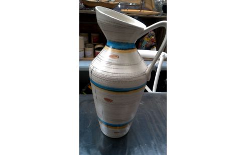 AIGUIERE BEIGE MET JAUNE BLEUE