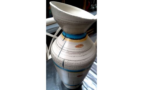 AIGUIERE BEIGE MET JAUNE BLEUE