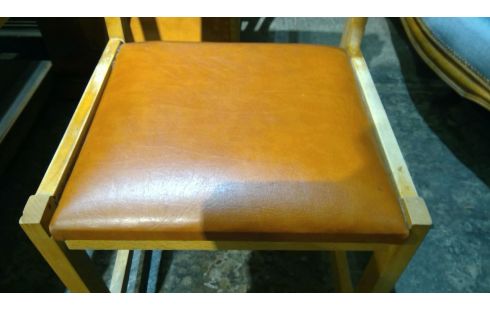 STUHL IM VINTAGE-STIL