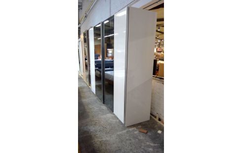 GARDE ROBES MODERNE BLANCHE 2P. COUL