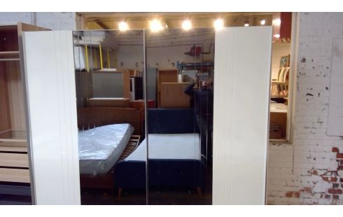 GARDE ROBES MODERNE BLANCHE 2P. COUL