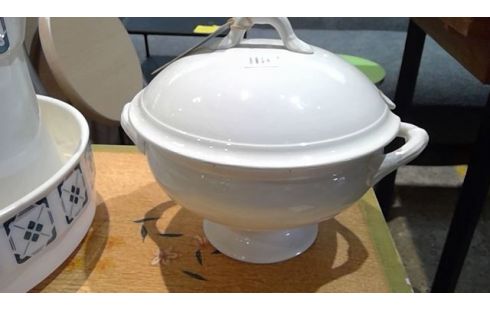 SOUPIERE EN PORCELAINE BLANCHE