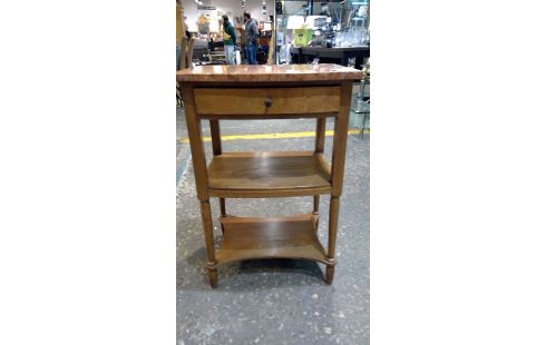 NIEDRIGE MÖBEL ART DECO. MARMORPLATTE