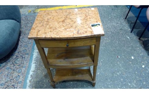 NIEDRIGE MÖBEL ART DECO. MARMORPLATTE