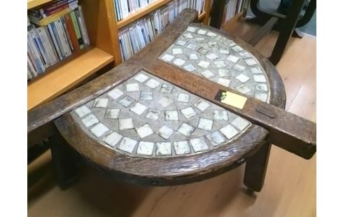 TABLE BASSE BOIS ET PIERRE SUR ROULETTES