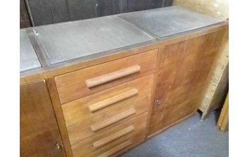 MEUBLE BAS AVEC VERRES 2P 5T (UN ECLAT)