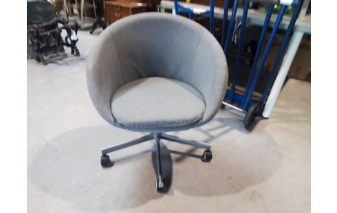 FAUTEUIL GRIS SUR ROULETTES