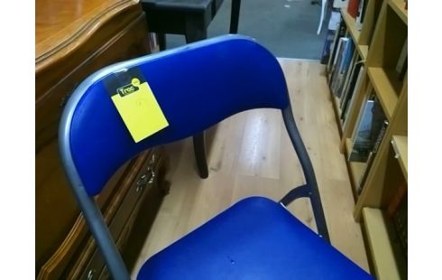 CHAISE PLIANTE BLEUE