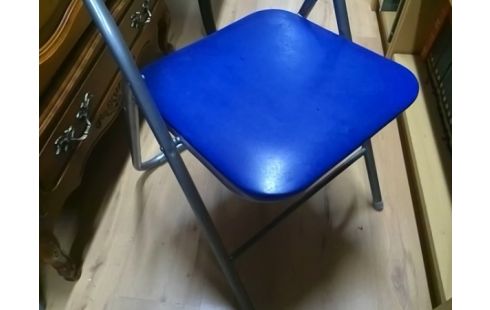 CHAISE PLIANTE BLEUE
