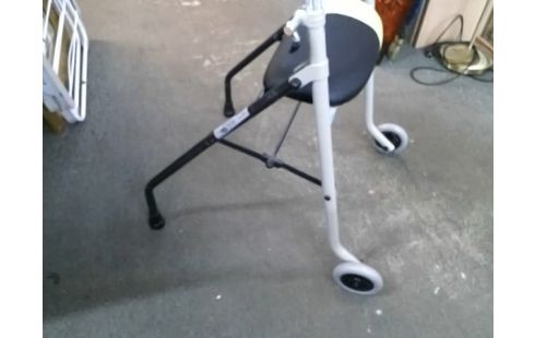 DEAMBULATEUR NOIR ET VERT