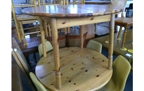 TABLE RONDE EN PIN AVEC ALLONGE INTERIEURES (EN L'ETAT)