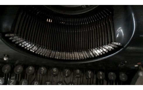 MACHINE A ECRIRE OLYMPIA ANTIQUE