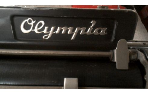 MACHINE A ECRIRE OLYMPIA ANTIQUE